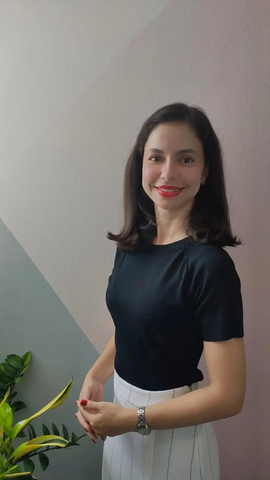 Retrato da psicóloga Isabelle da Silva Kretzer, especialista em terapia online